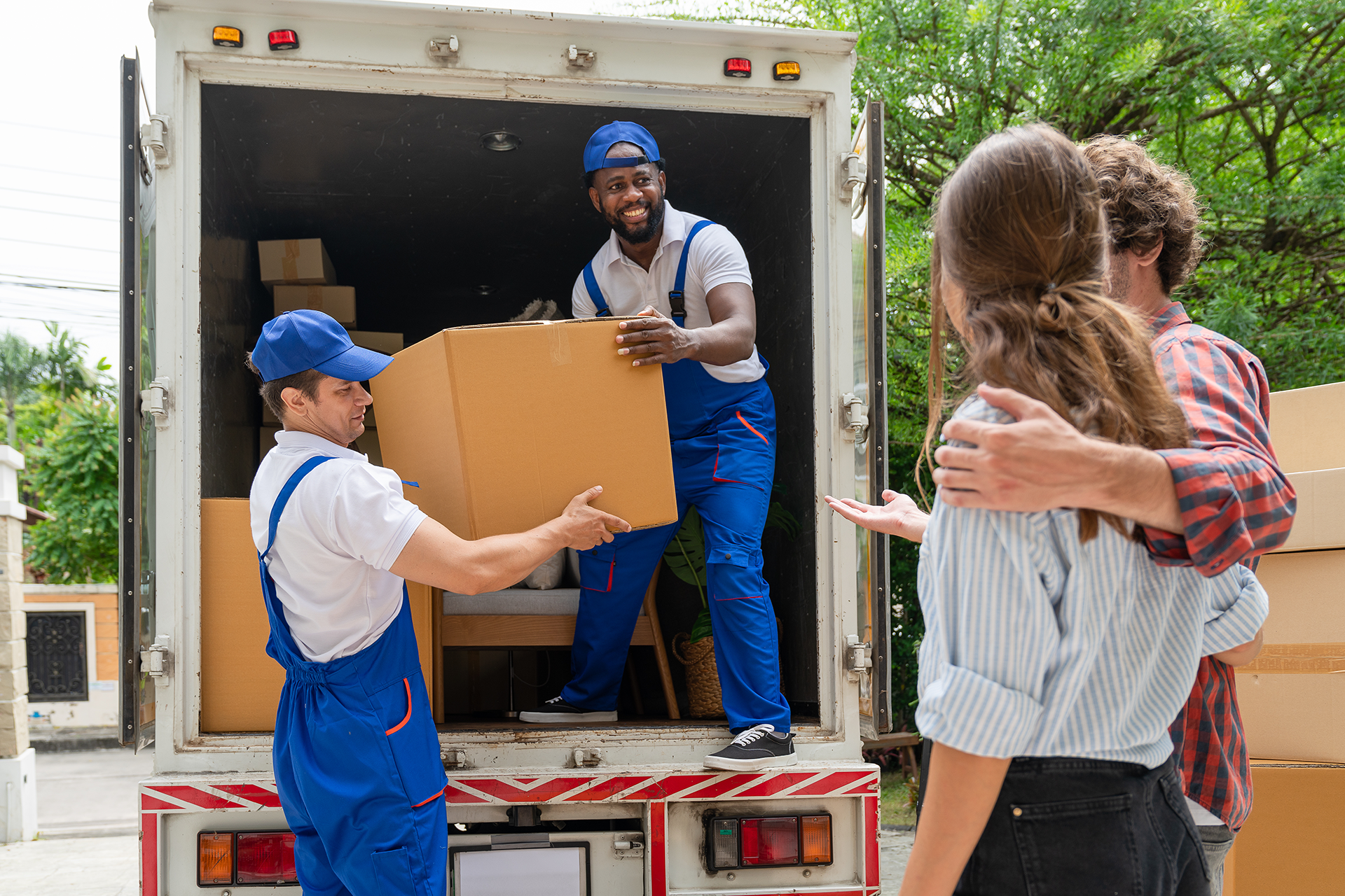 Full-service movers packing, moving, and setting up a home in Los Angeles