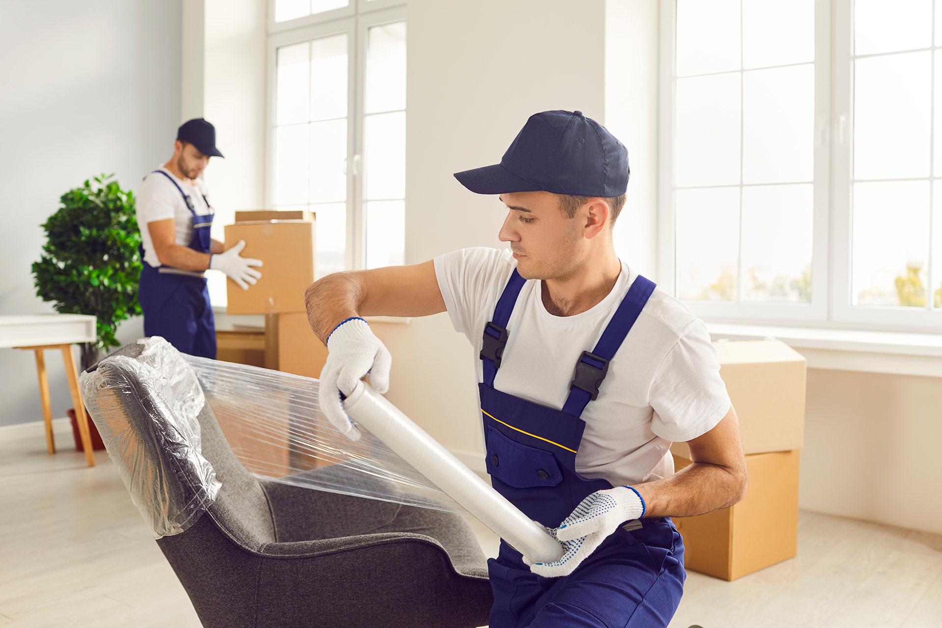 Labeling boxes for organized unpacking