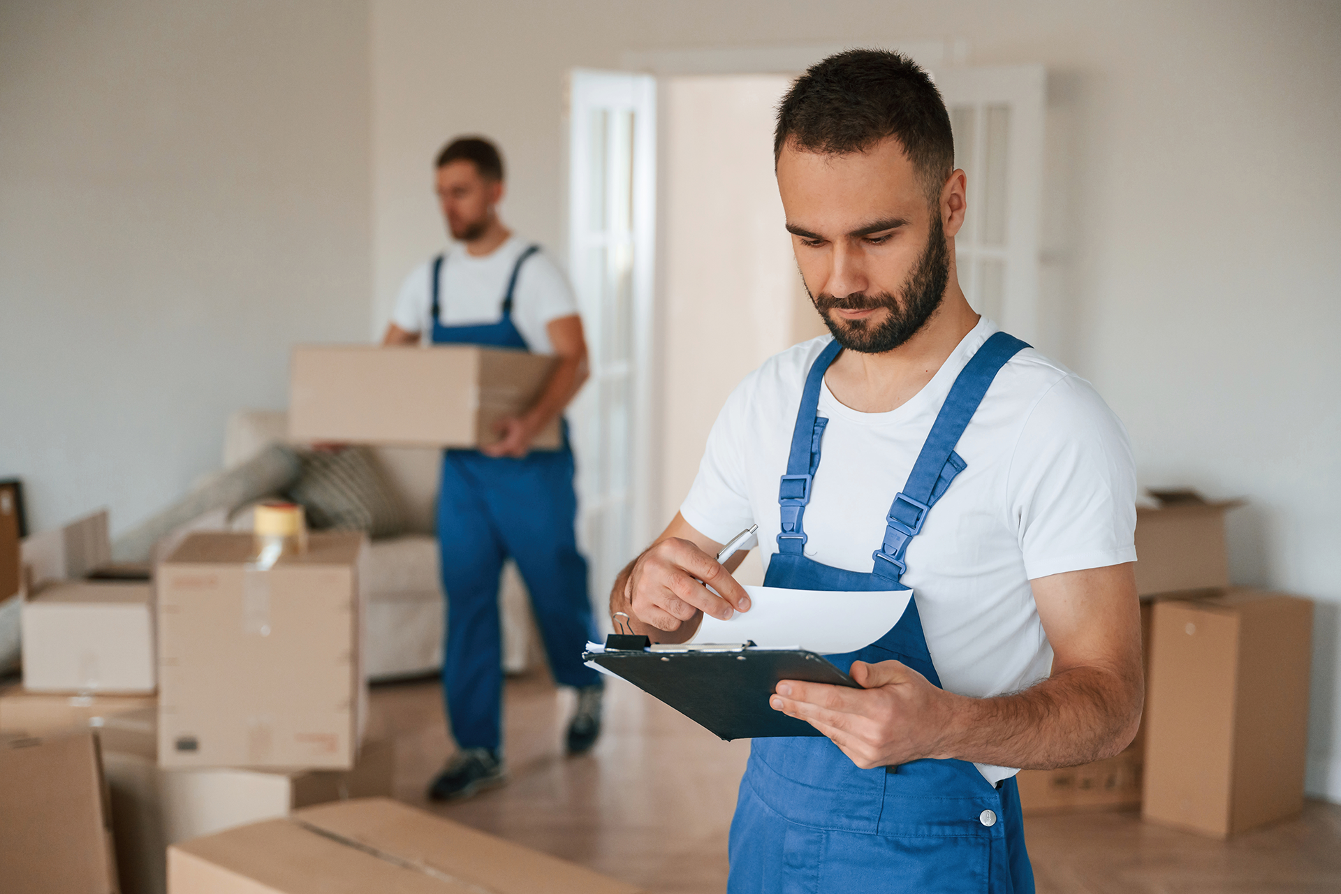 Residential movers protecting furniture and boxes in Los Angeles
